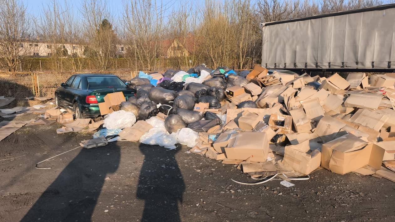 Cieplice: Hałda śmieci w centrum Cieplic