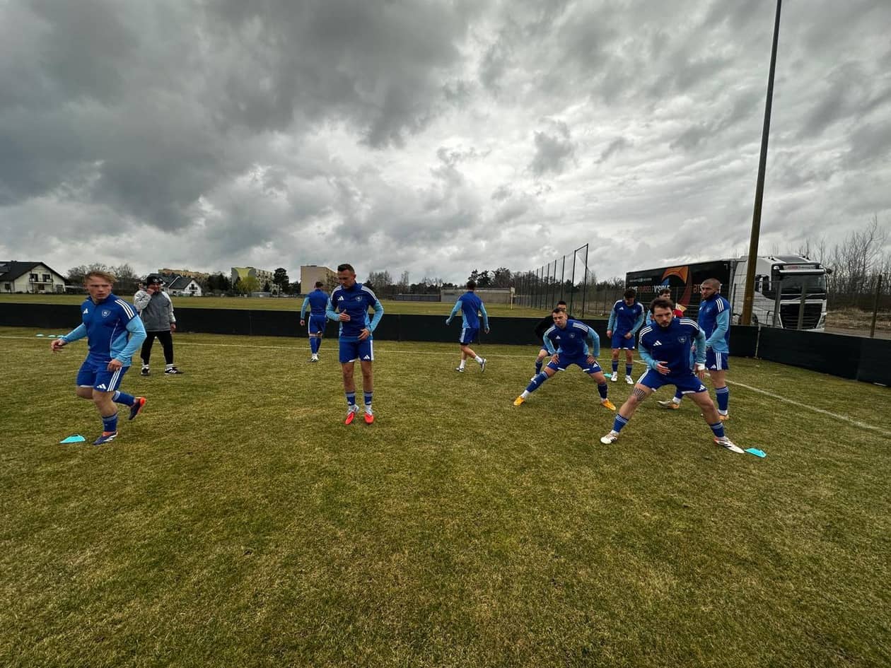 Jelenia Góra: Karkonosze przegrywają z okręgówkowym Cementem