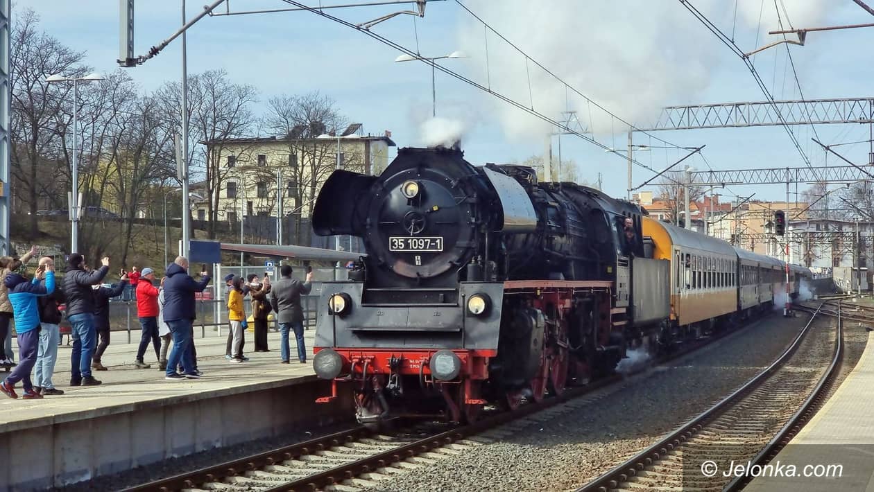 Jelenia Góra: Parowóz zachwycił Jelenią Górę