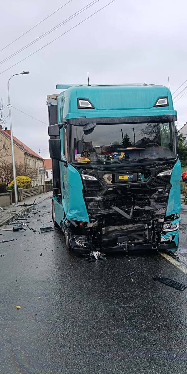 Dolny Śląsk: Zderzenie ciężarówki z osobówką. Zginęły 3 osoby!