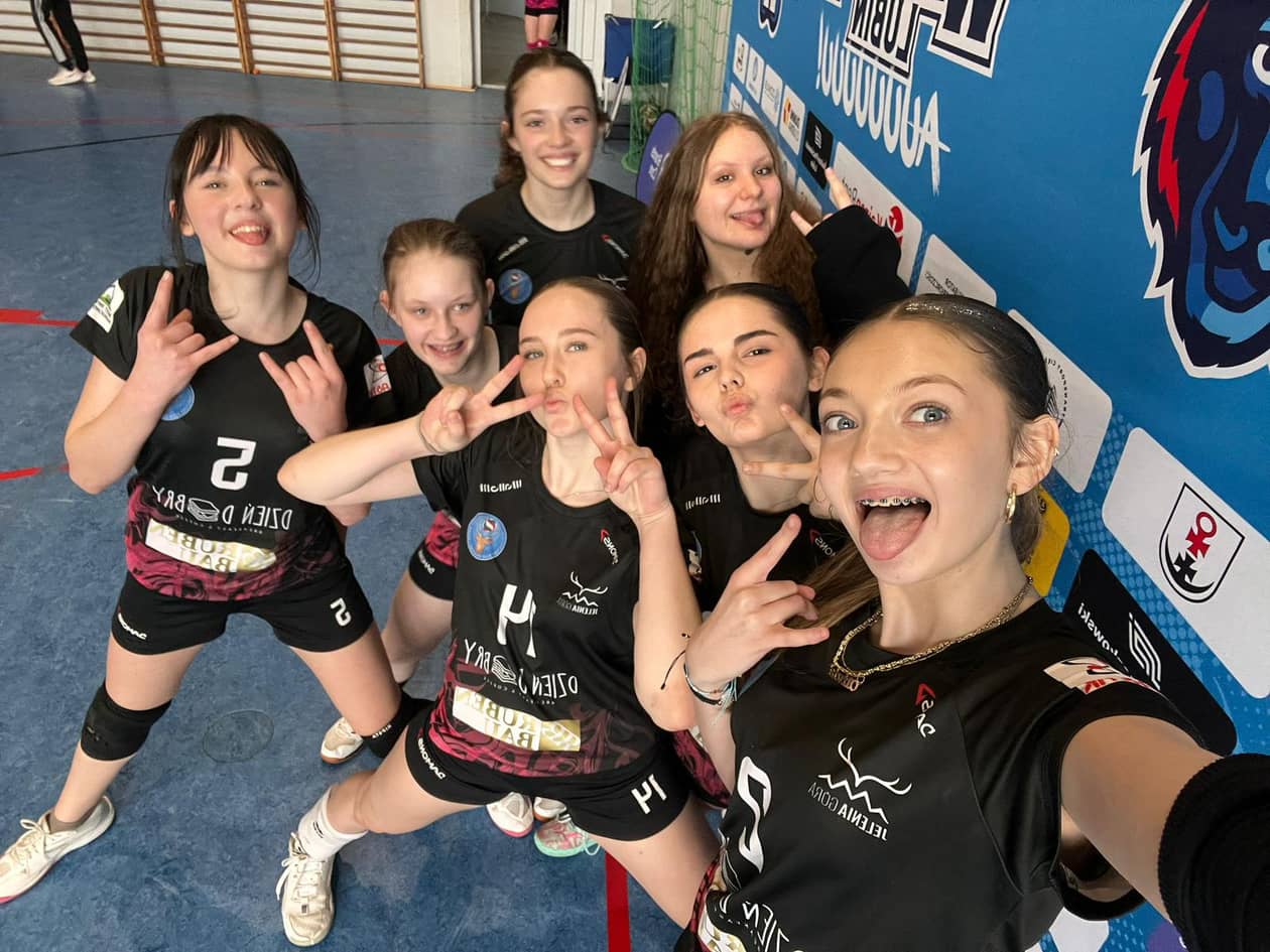 Jelenia Góra: Grały ze starszymi i wygrały