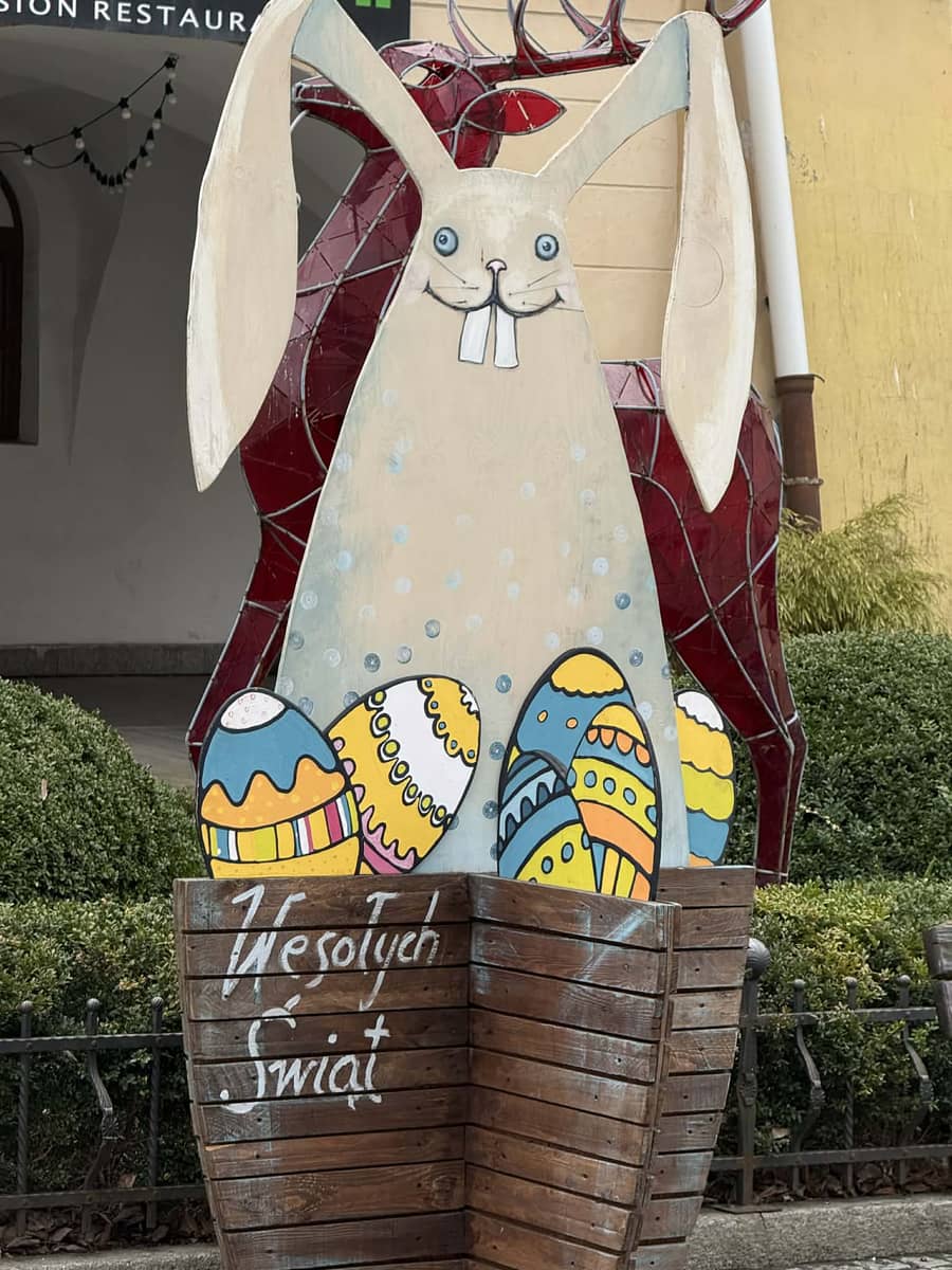 Jelenia Góra: Pisanki i zajączki zdobią Jelenią Górę