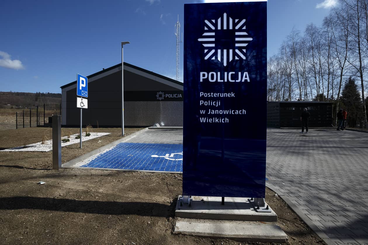 Powiat: Nowe posterunki Policji w Janowicach Wielkich i Podgórzynie już otwarte dla mieszkańców