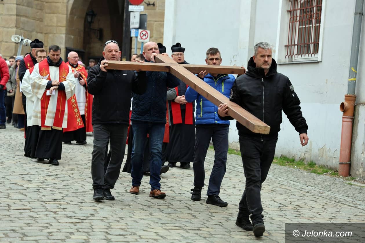 Jelenia Góra: Miejska Droga Krzyżowa w sercu Jeleniej Góry