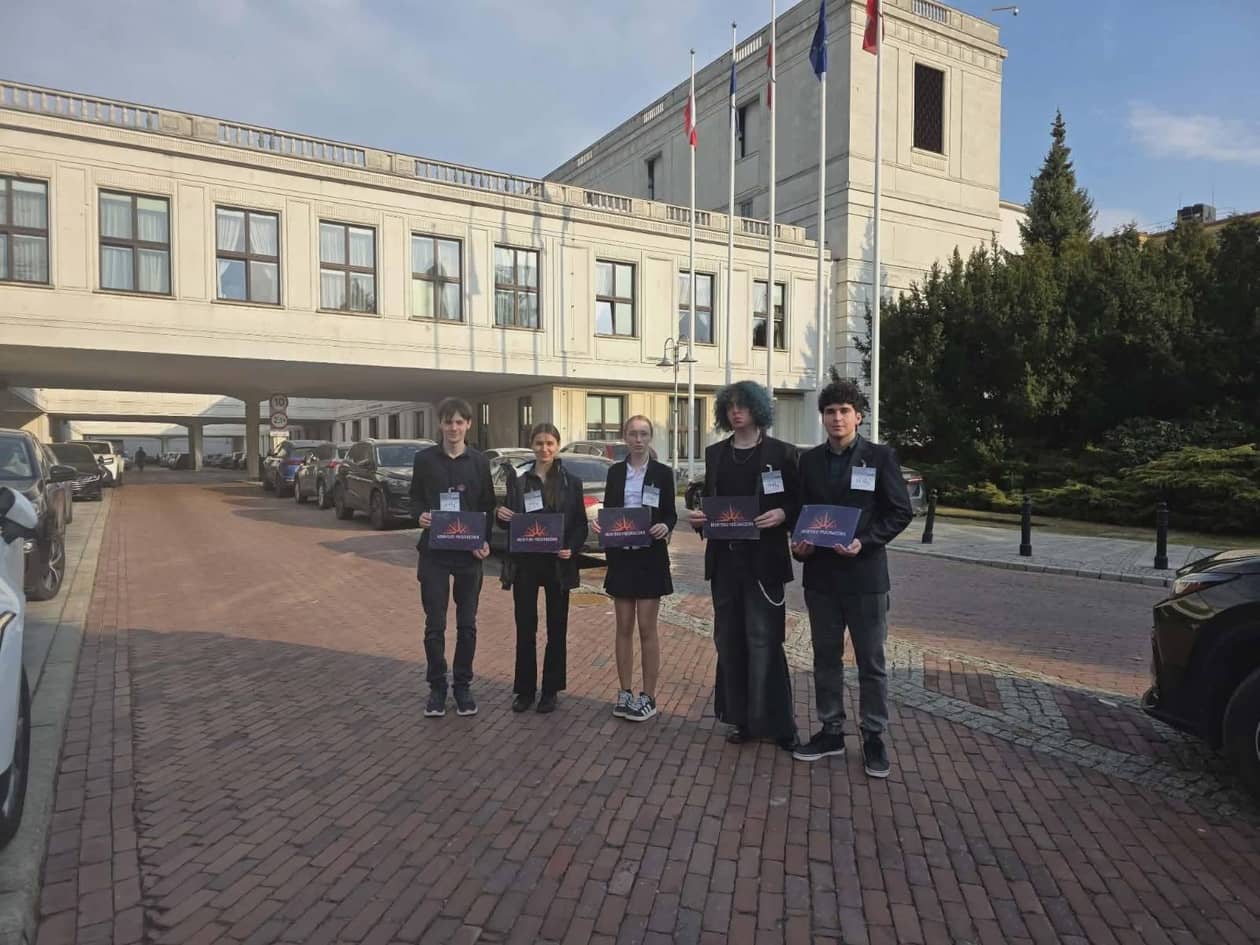 Jelenia Góra: Zagubieni w sieci – internet pożera naszą jeleniogórską młodzież!