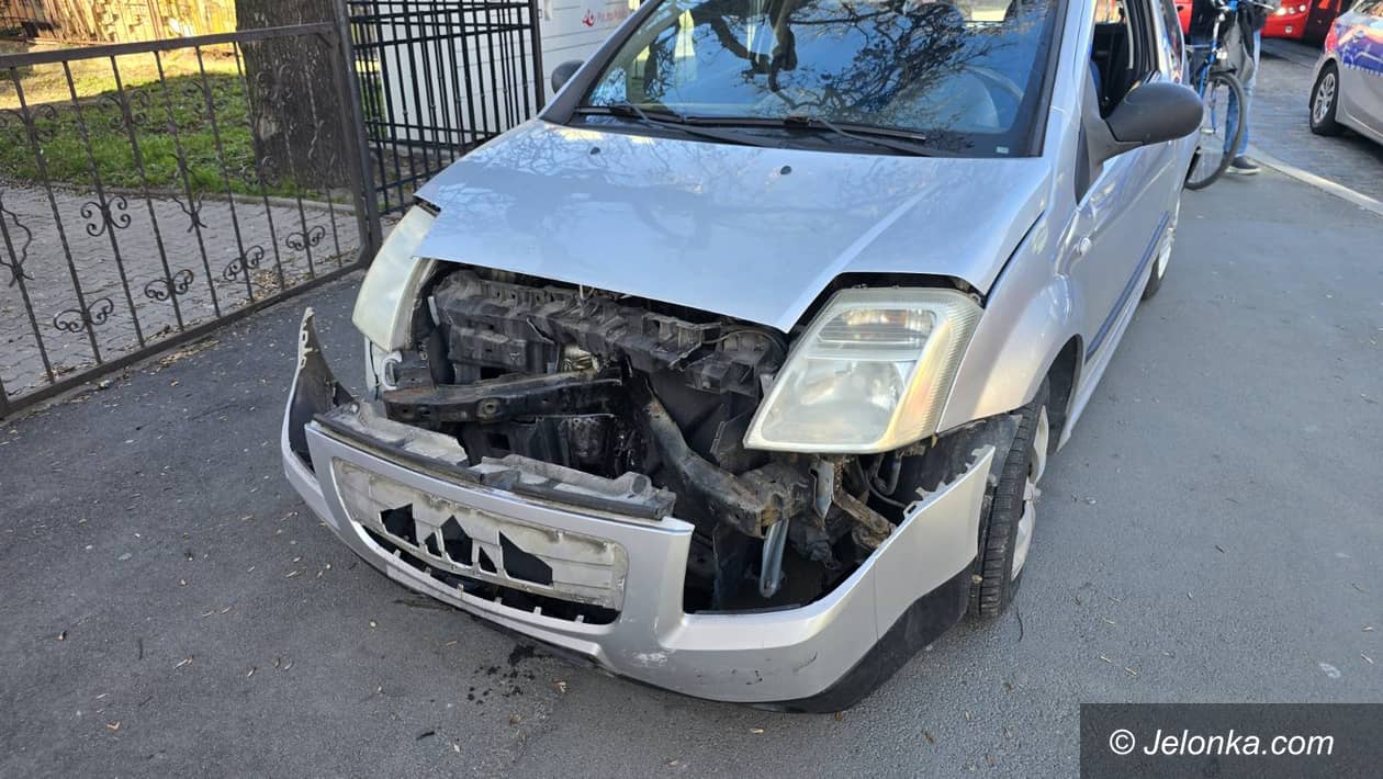 Jelenia Góra: Niby tylko kolizja ale Citroena nie opłaca się już naprawiać