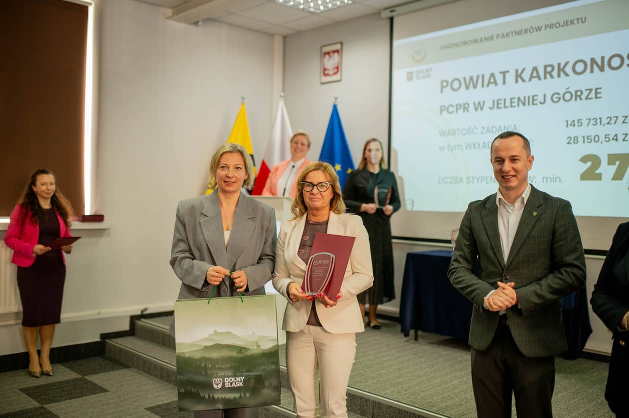 Powiat karkonoski: Stypendia dla zdolnych z powiatu