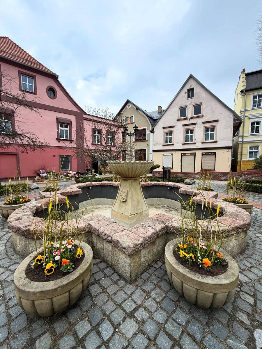 Kowary: Wiosennie na starówce