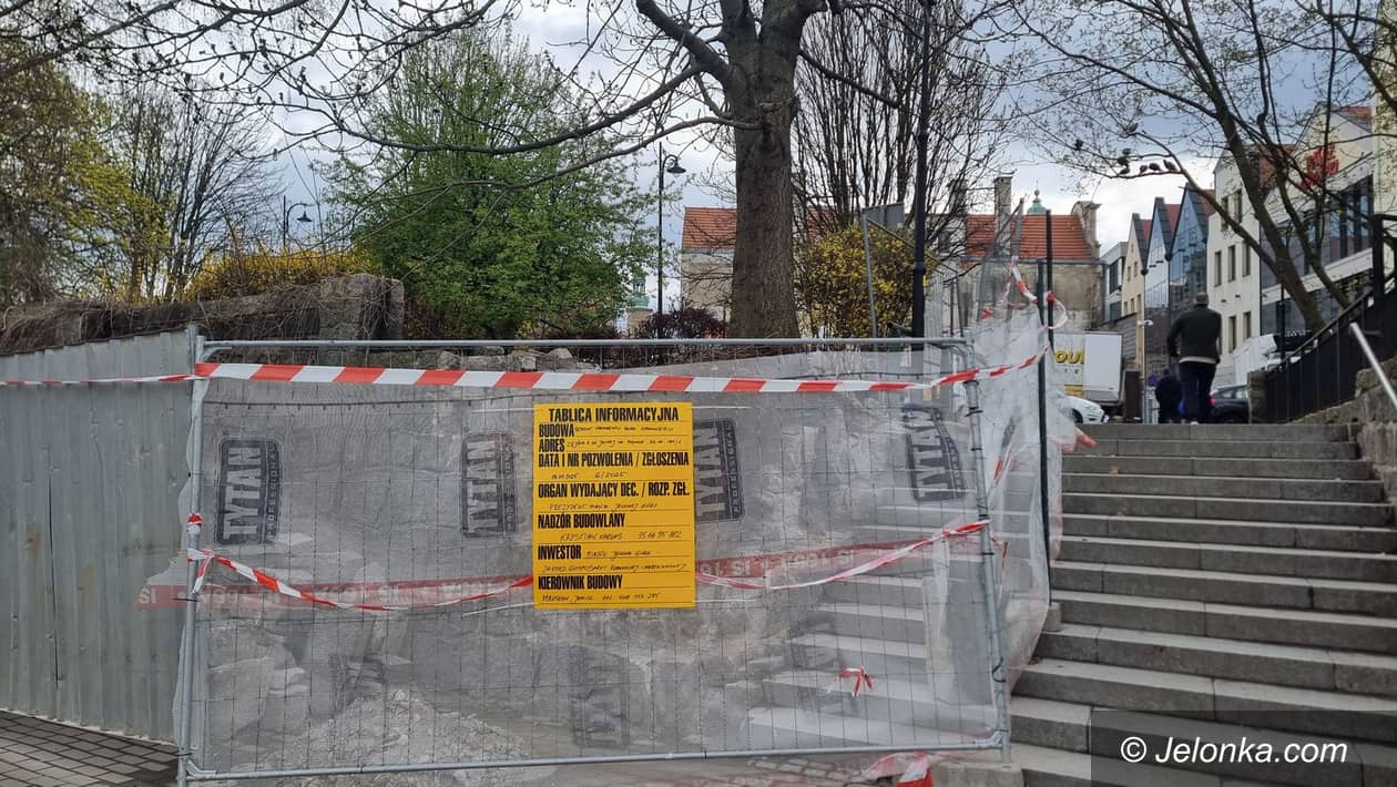 Jelenia Góra: Wstydliwy mur w końcu do remontu