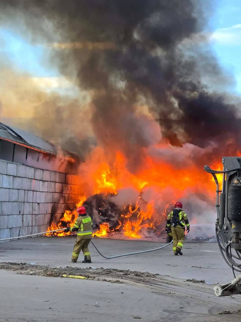 Kostrzyca: Płonie śmietnisko w Kostrzycy