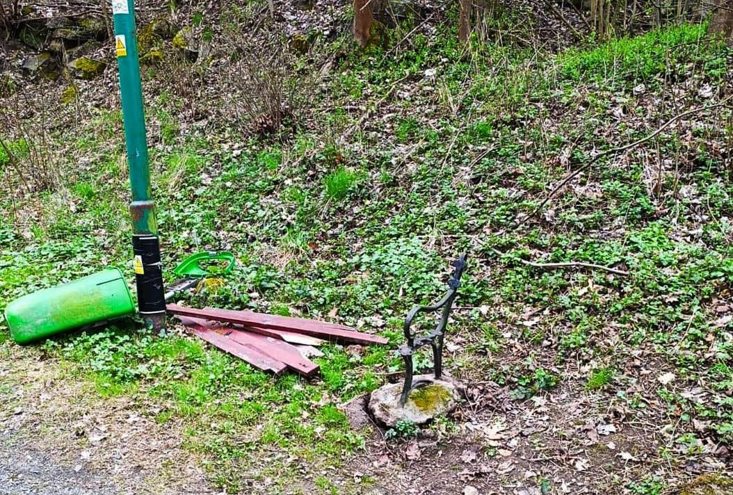 Podgórzyn: Gdy jedni sprzątali, drudzy dewastowali