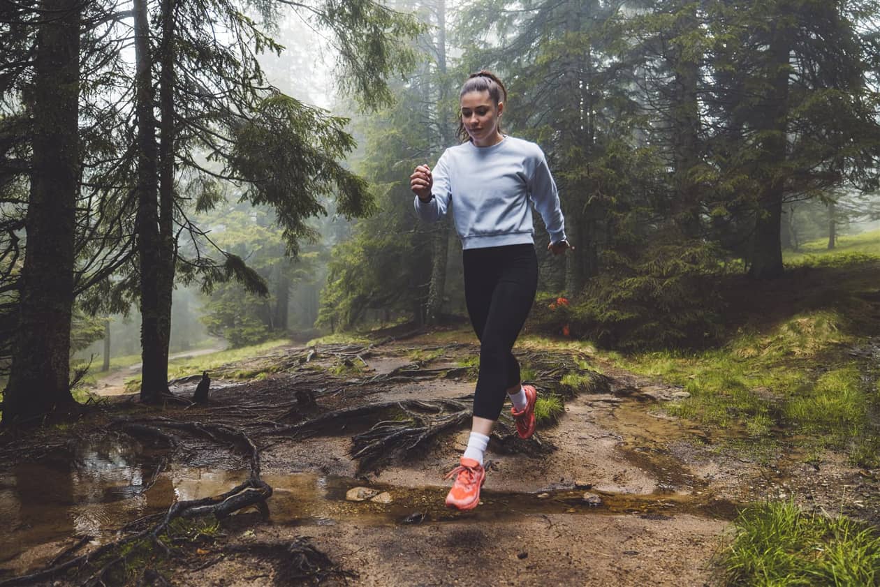 Polska: Gotowa na trening w terenie? Zobacz, które buty do biegania damskie wytrzymają każdą trasę!