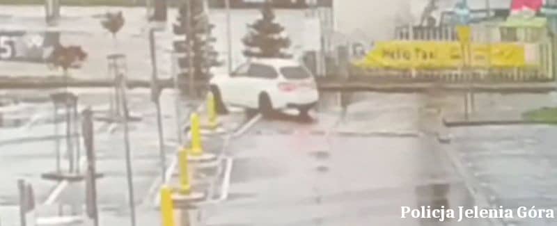 Jelenia Góra: Nieudolny drifter w BMW