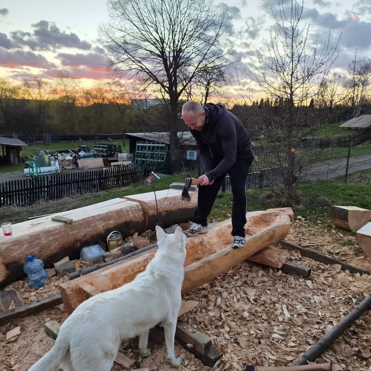 Zamek Księcia Henryka: Robi łódź z karkonoskich buków