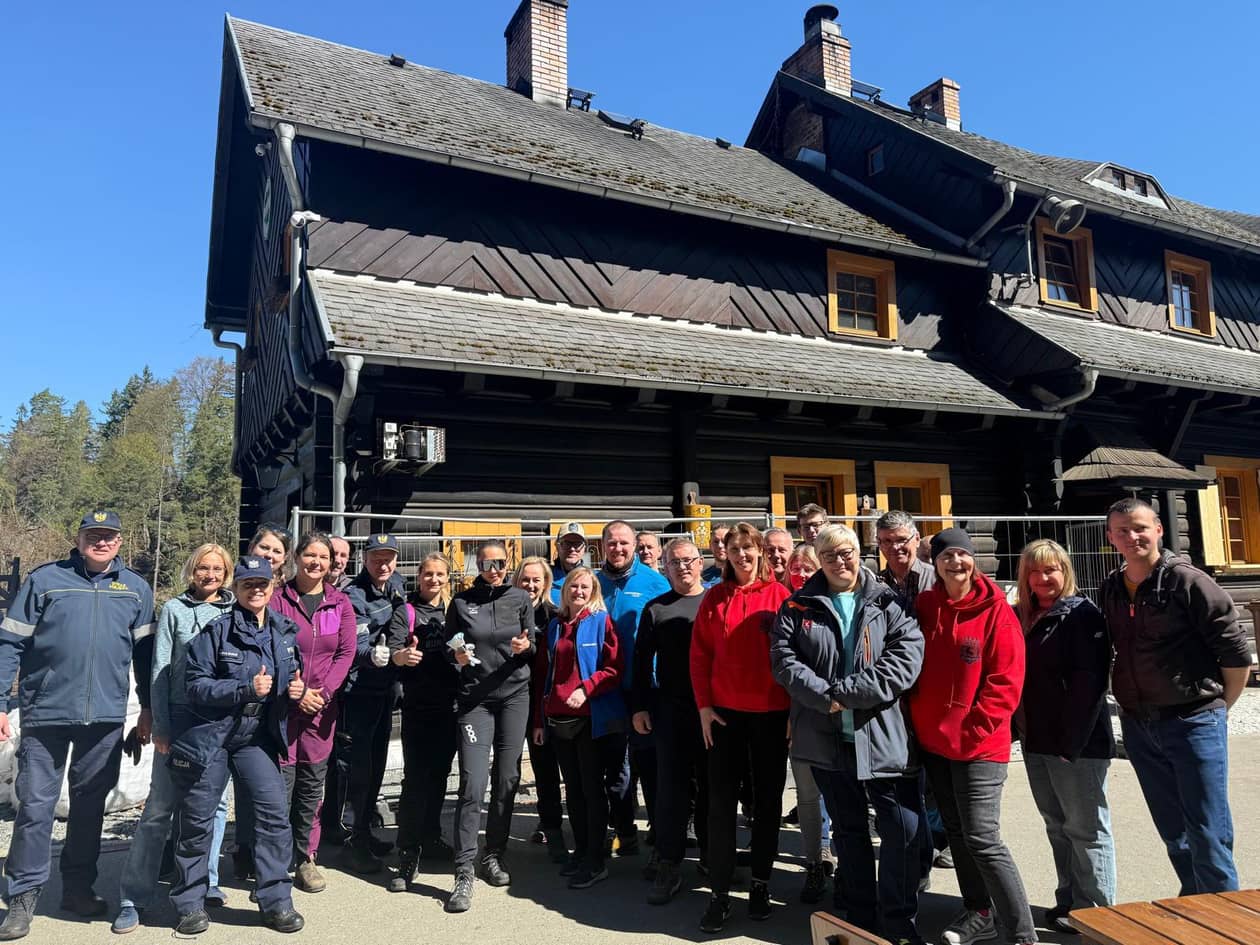Jelenia Góra: "Tona śmieci"... Wzięli sprawy w swoje ręce