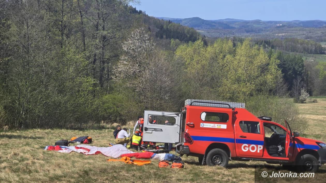 Jeżów Sudecki: Wypadek paralotniarza na Górze Szybowcowej