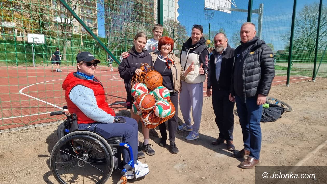 Jelenia Góra: W Dołku już grają w kosza i siatkę
