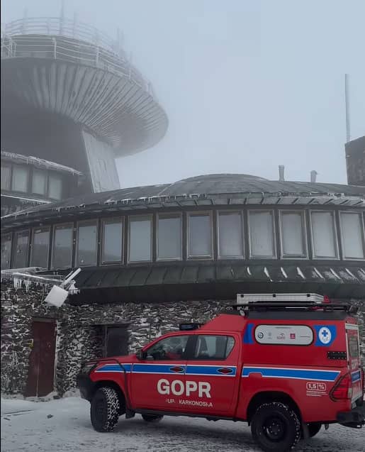 Karkonosze: Na Śnieżce biało