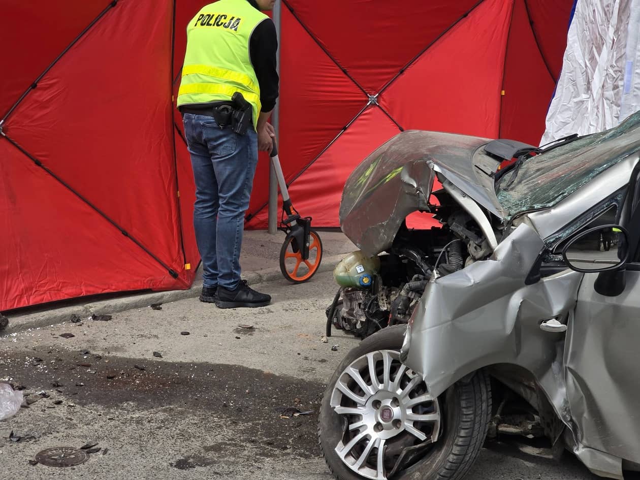 Dolny Śląsk: Auto uderzyło w budynek, kobieta nie żyje
