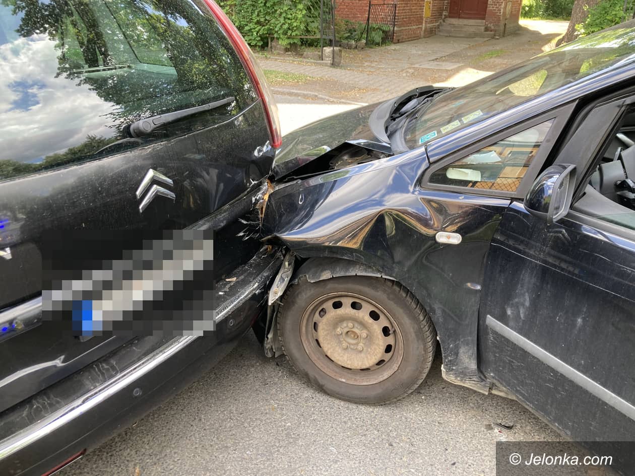 Jelenia Góra: Ford kontra Citroën na Słowackiego