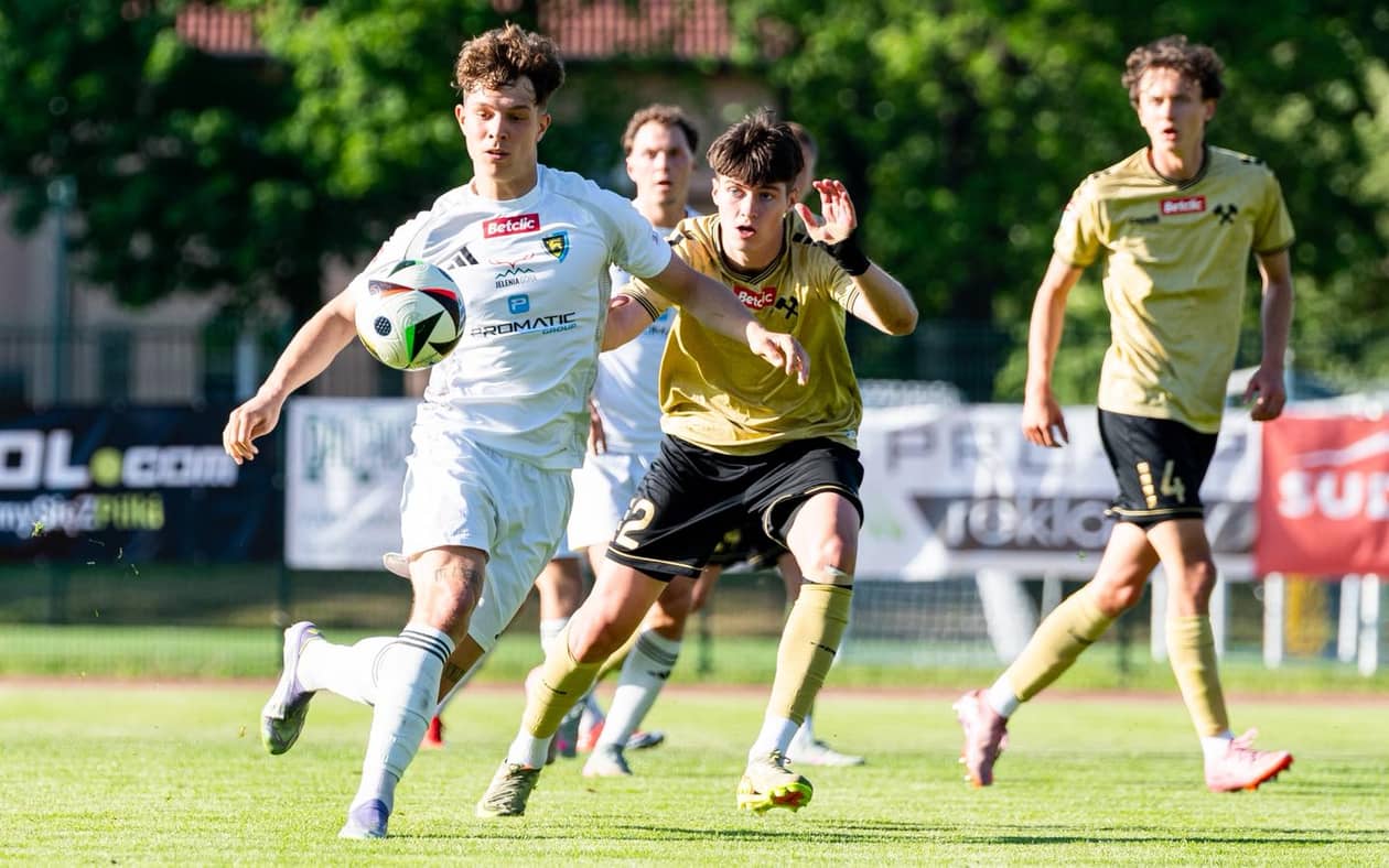 Jelenia Góra: Oczekiwanie na cud... Karkonosze prawdopodobnie żegnają się z III ligą!