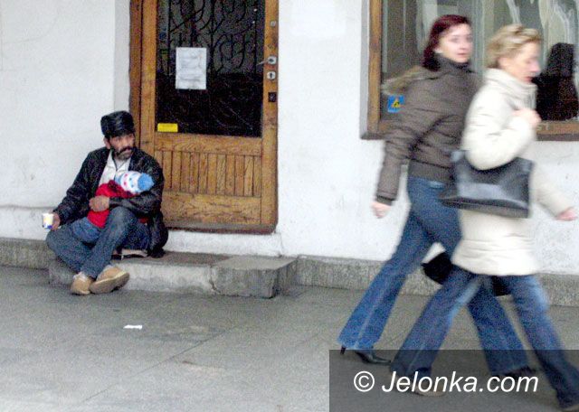 JELENIA GÓRA: Inwazja żebrzących Romów w stolicy Karkonoszy