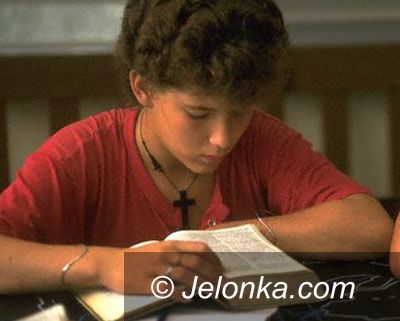 JELENIA GÓA/KRAJ: Uciekają od religii