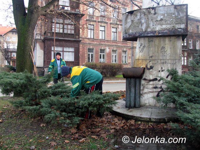 JELENIA GÓRA: Demokraci nie dbają o pomnik