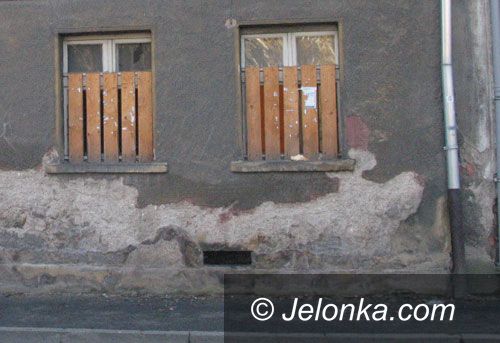JELENIA GÓRA: Trup w kamienicy