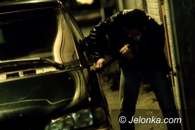 JELENIA GÓRA: Złodzieje samochodu złapani po pościgu