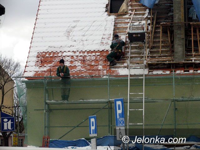 JELENIA GÓRA: Remonty na dachach zabytków