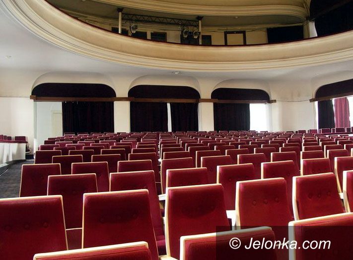 JELENIA GÓRA: Spuśćcie tę kurtynę na zawsze – felieton
