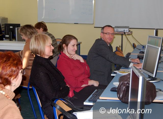 JELENIA GÓRA: Pedagodzy zaplątani w sieci