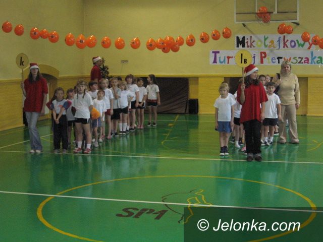 JELENIA GÓRA: „Jedynka” „dwójce” świętym Mikołajem