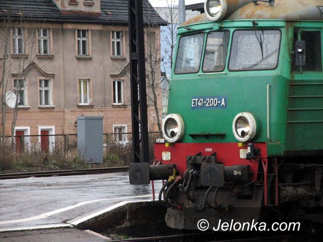 JELENIA GÓRA/ KRAJ: Rozkładowe nowości na torach