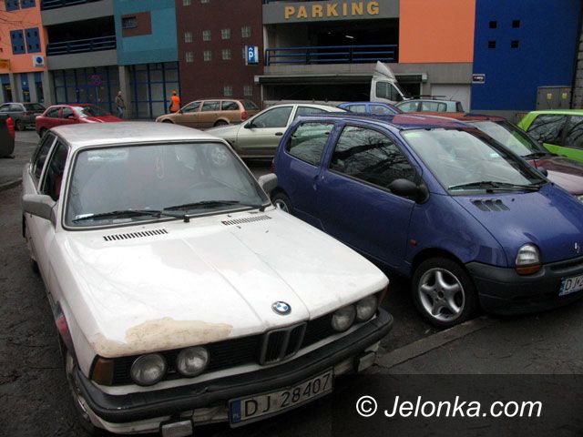JELENIA GÓRA: Trzy złote za parking pod dachem