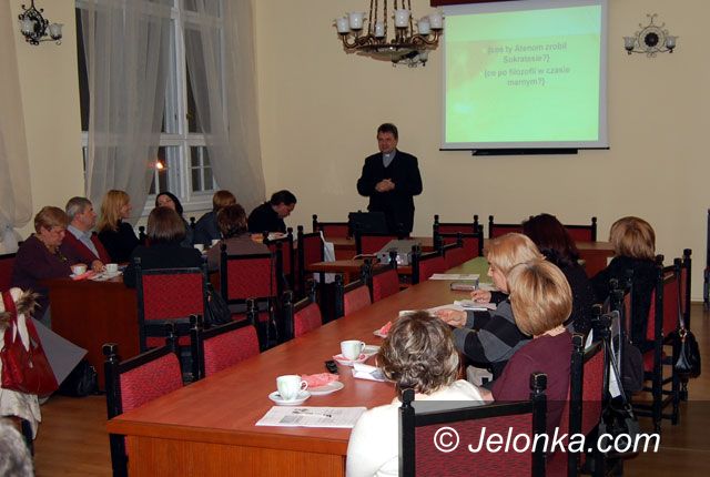 JELENIA GÓRA: Etyczne dylematy w „Żeromie”