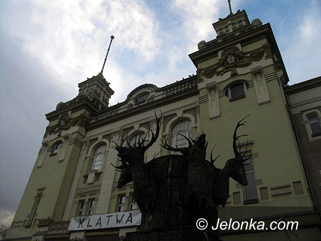 JELENIA GÓRA: Echa klapy „Klątwy” – mocny głos akustyka