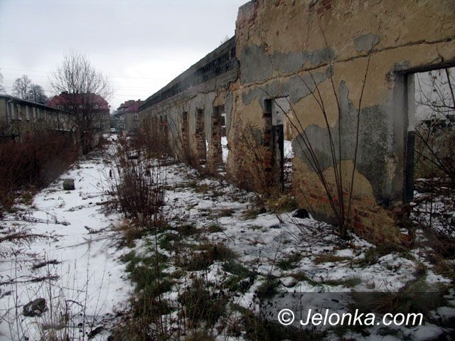 JELENIA GÓRA: Życie pośród gruzowisk