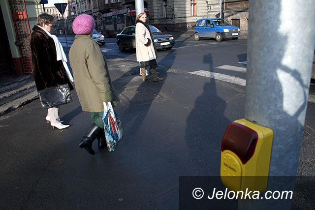 JELENIA GÓRA: Nowa sygnalizacja: wrócą strzałki w prawo