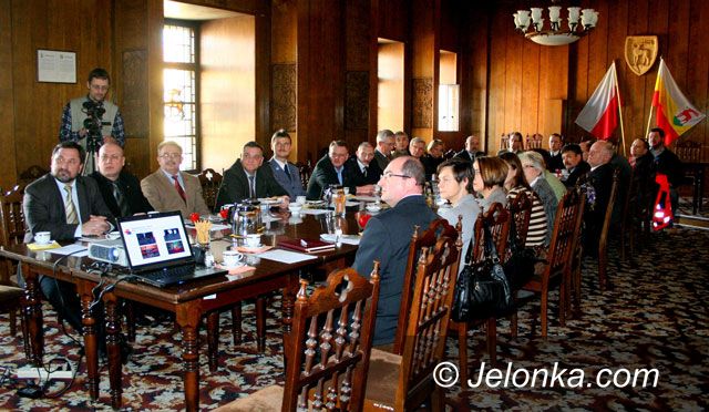 JELENIA GÓRA: Dla bezpieczeństwa prezydent w średniowiecznej zbroi