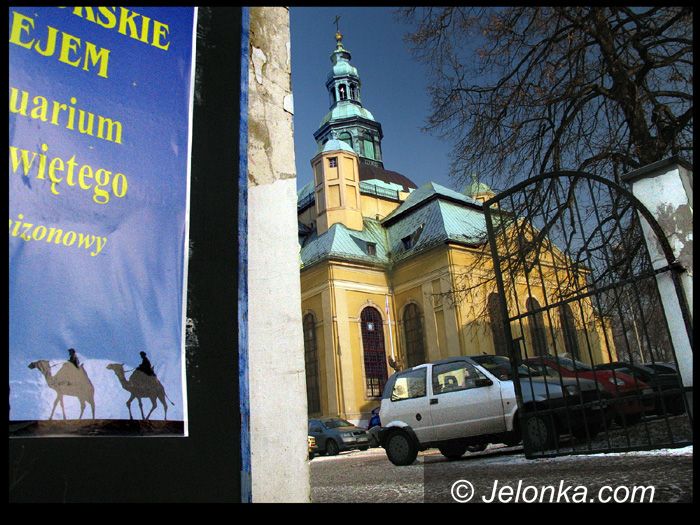 JELENIA GÓRA: Przy kościele garnizonowym pod nadzorem