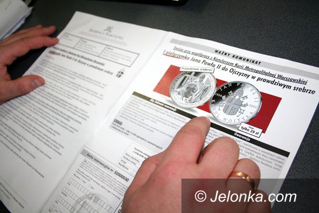 JELENIA GÓRA: Lewy biznes z Papieżem