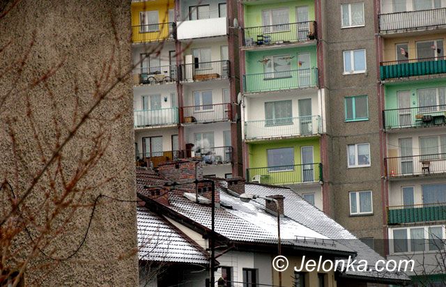 JELENIA GÓRA: Kobieta wypadła z okna wieżowca