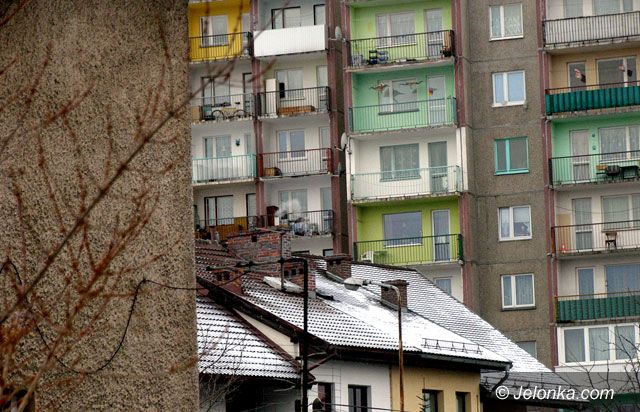 JELENIA GÓRA: Kobieta wypadła z okna wieżowca