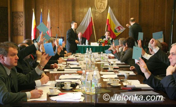 JELENIA GÓRA: Kto da więcej, czyli woda na młyn radnych