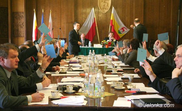JELENIA GÓRA: Kto da więcej, czyli woda na młyn radnych