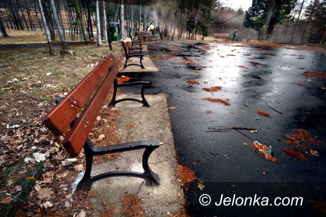 JELENIA GÓRA: Niszczyciele na Wzgórzu Kościuszki