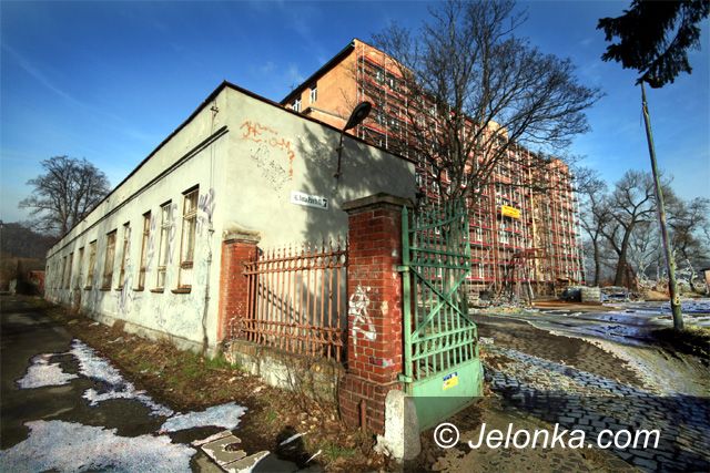 JELENIA GÓRA: Wąskie gardło na Obrońców Pokoju