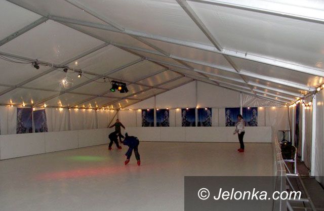 JELENIA GÓRA: Na łyżwach nawet w upały